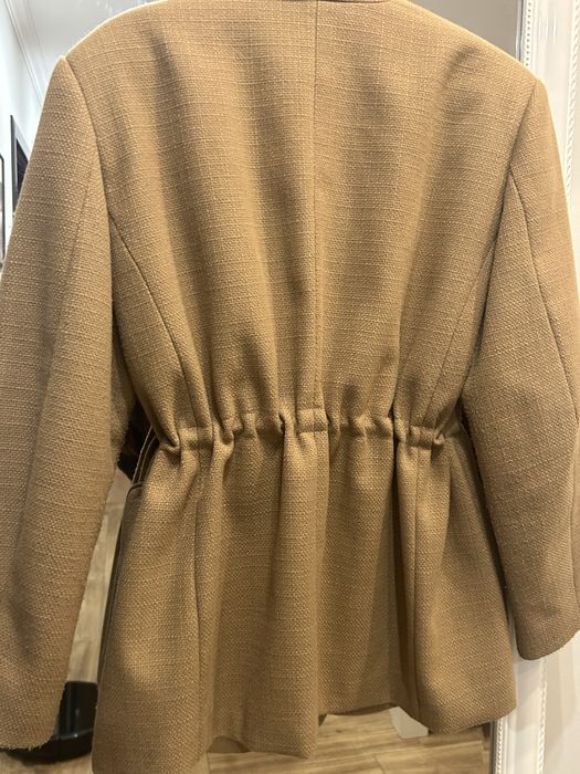 Късо кафяво палто