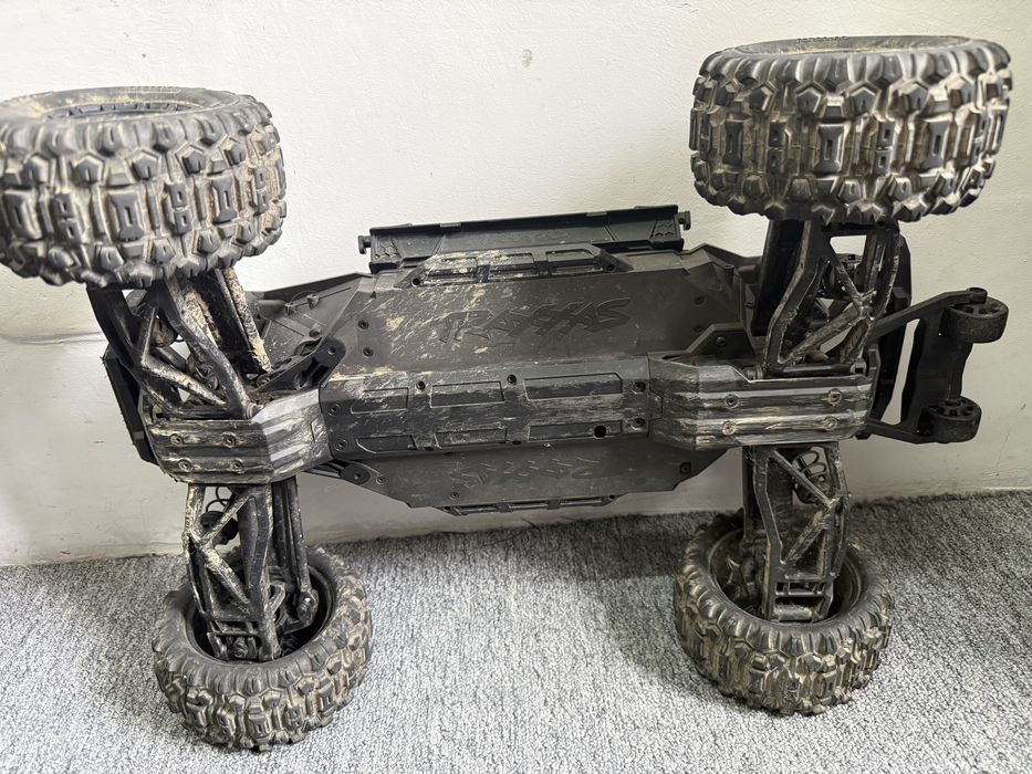 Vand masinuta Traxxas WIDEMaxx 1/10 4S Brushless, TSM, TQi 2,4 GHz, Self Righting, 100km/h