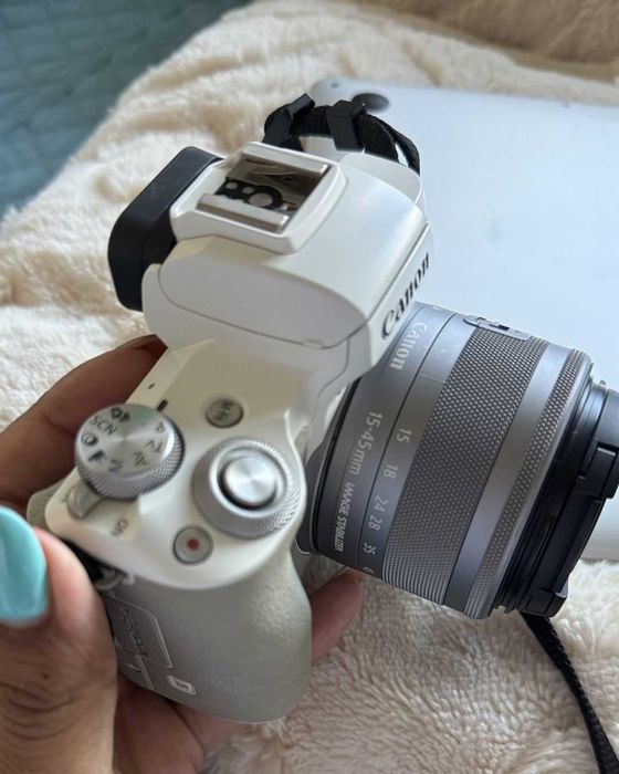 Canon EOS M50 Mark II + Obiectiv EF-M 15-45mm + 2 baterii – Stare 9/10