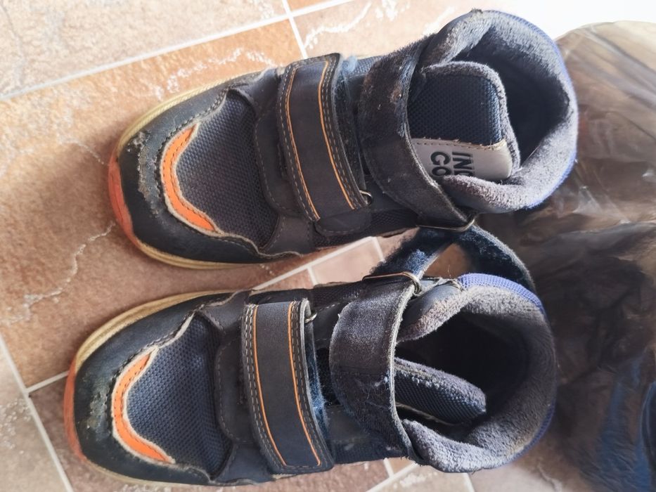 Детская обувь много