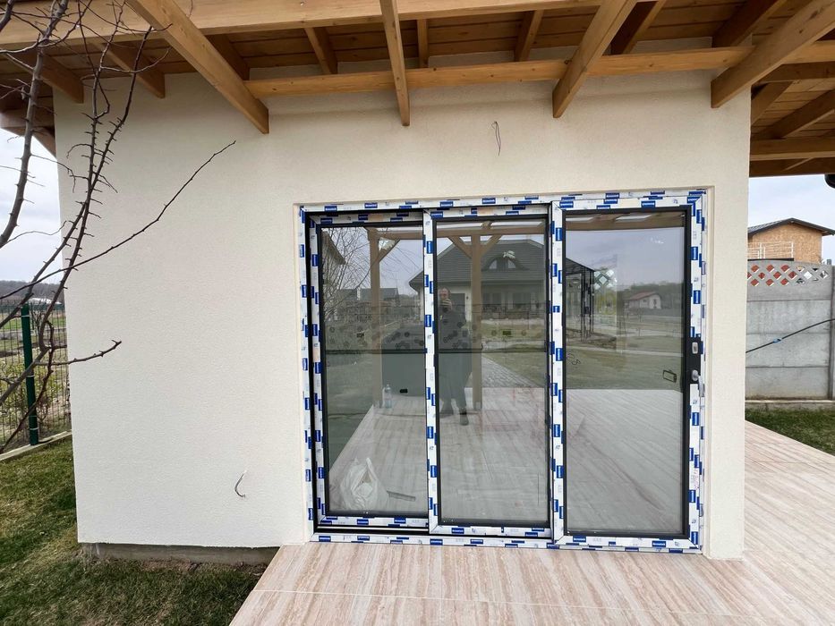 Usi glisante din aluminiu si pvc