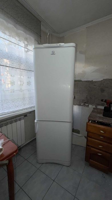 Холодильник indesit