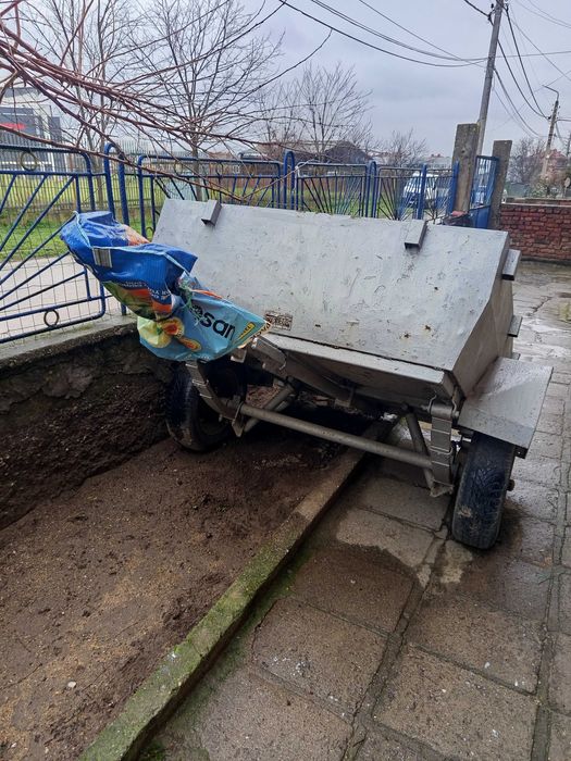 продавам ремарке за кола с регистрация