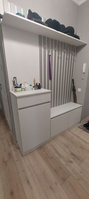 Прихожая продается