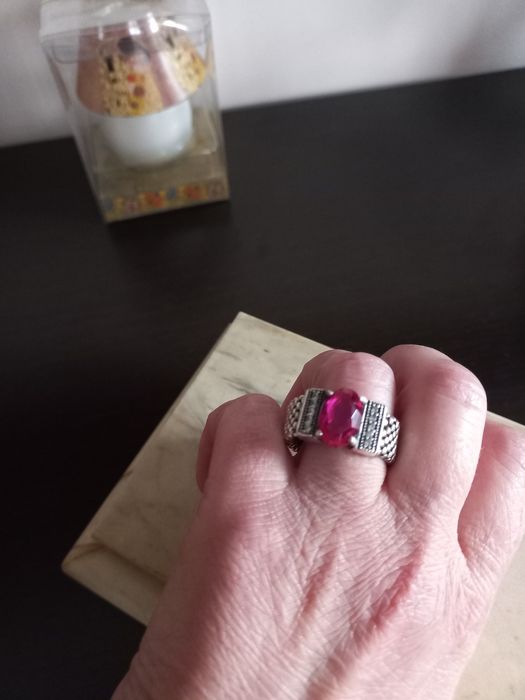 Красиви сребърни бижута с естествени камъни