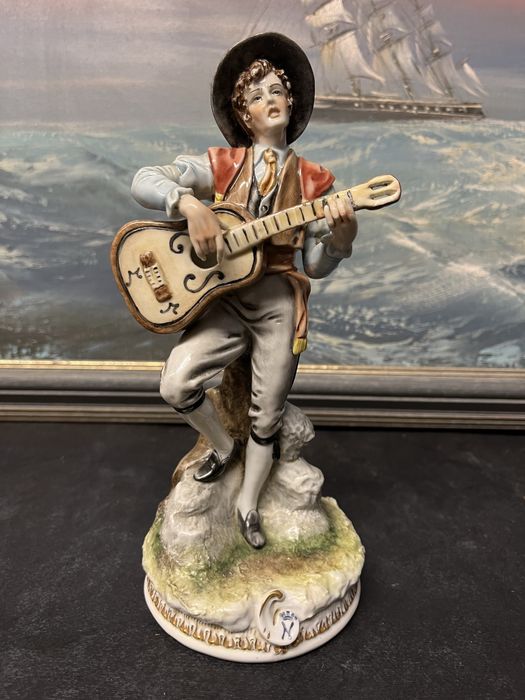 Порцеланова фигура-Момче с китара,Capodimonte,Italiy