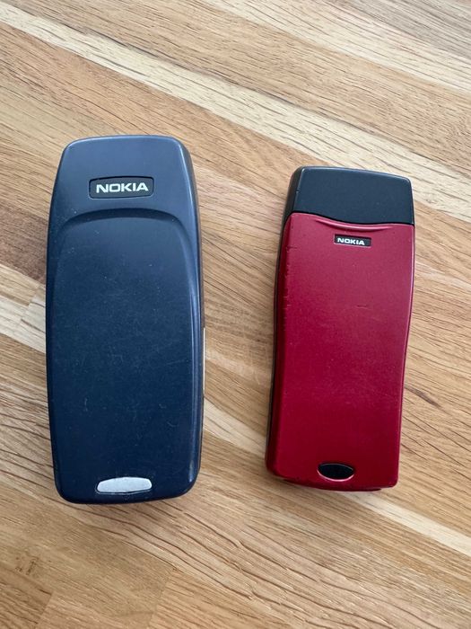 Nokia 3310 и Nokia 8210