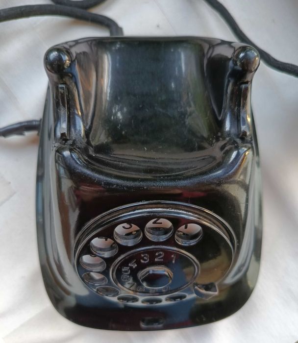 Работещ бакелитов телефон 1963 г. от Телефонен завод Белоградчик