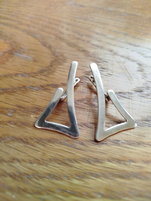 Нежни сребърни обеци