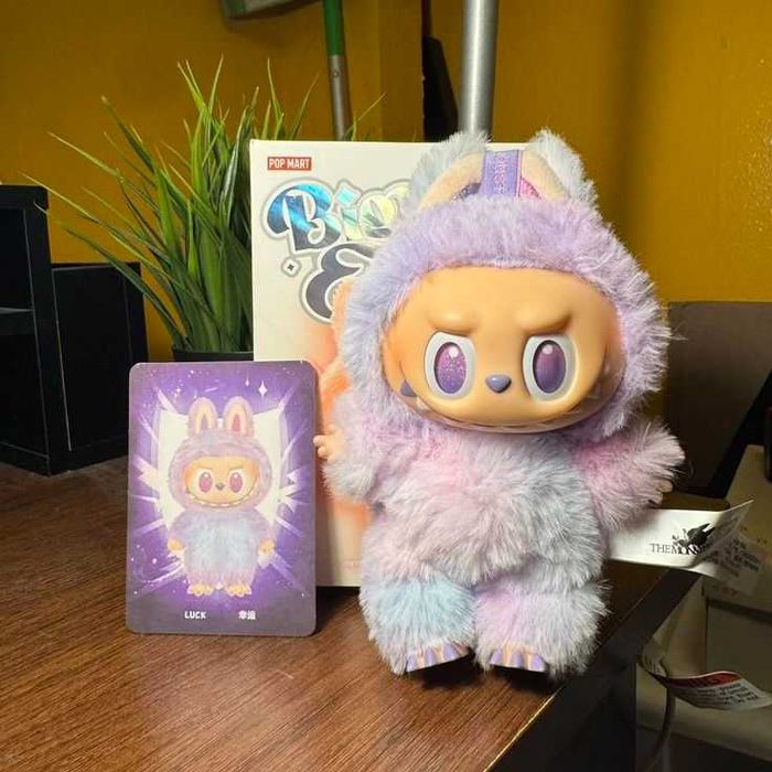 Оригинално лилаво labubu purplebig into energy v3 pop mart the monster