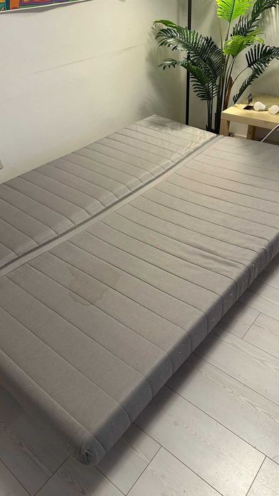 Canapea extensibila, pat, noptiere si electrocasnice mici