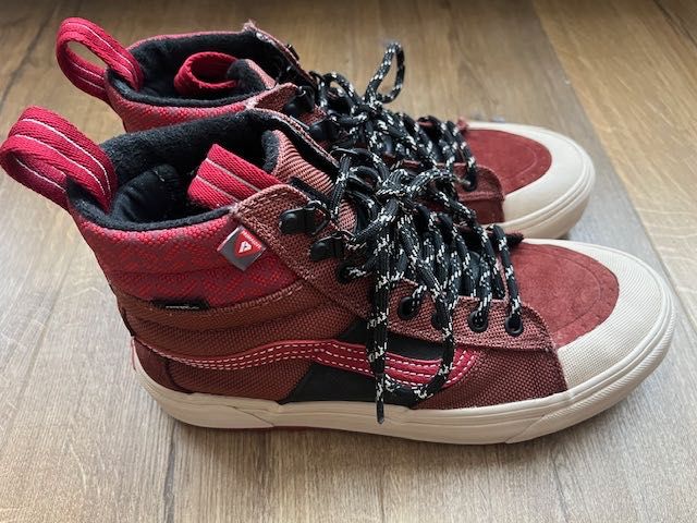 Продавам обувки VANS SK8-HI MTE-2 - 40.5 номер