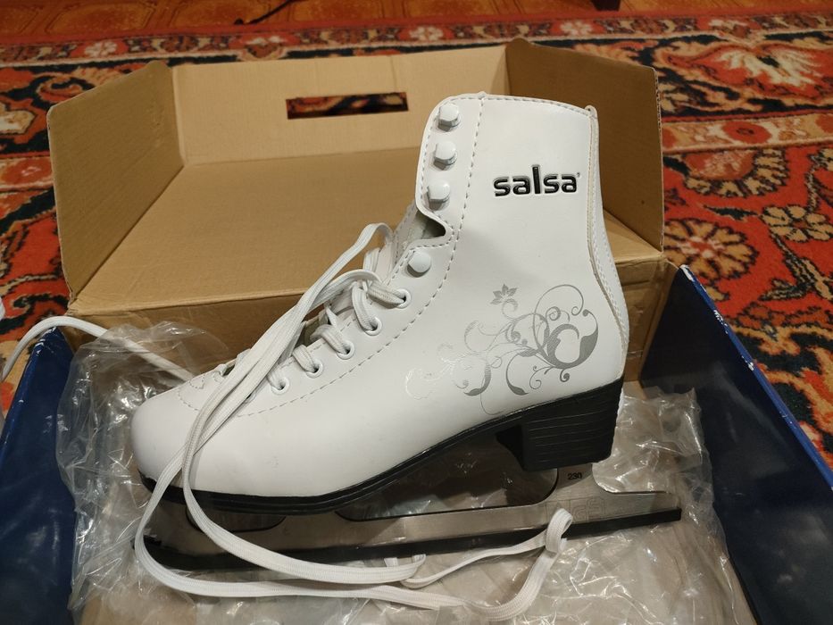 Продам коньки на мальчика и девочку