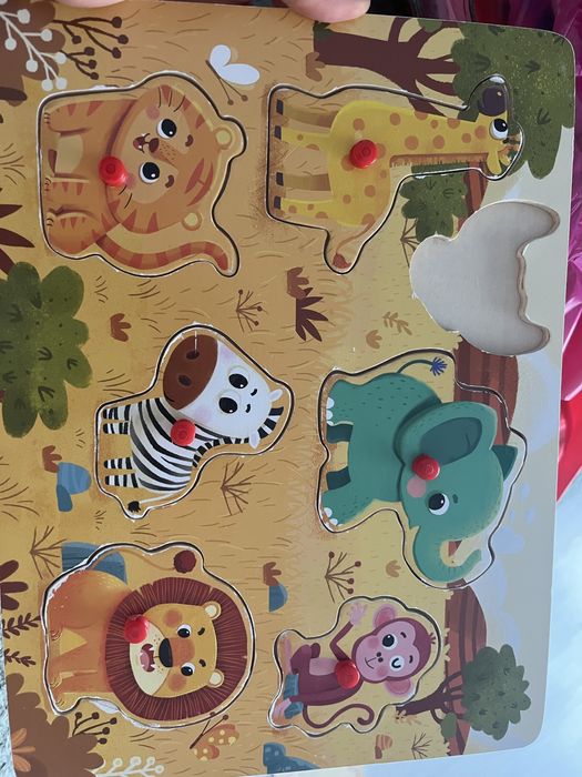 Puzzle din lemn cu animalute si fructe