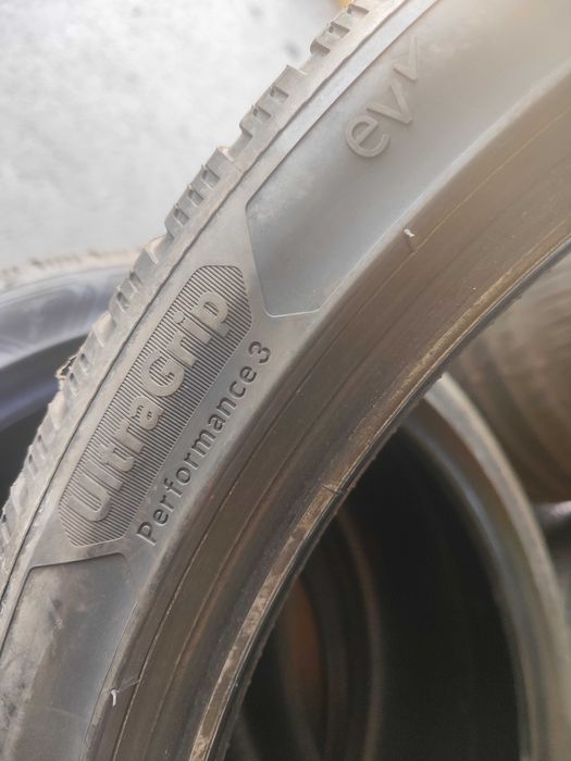 2бр.зимни гуми 265/35/22 Goodyear
