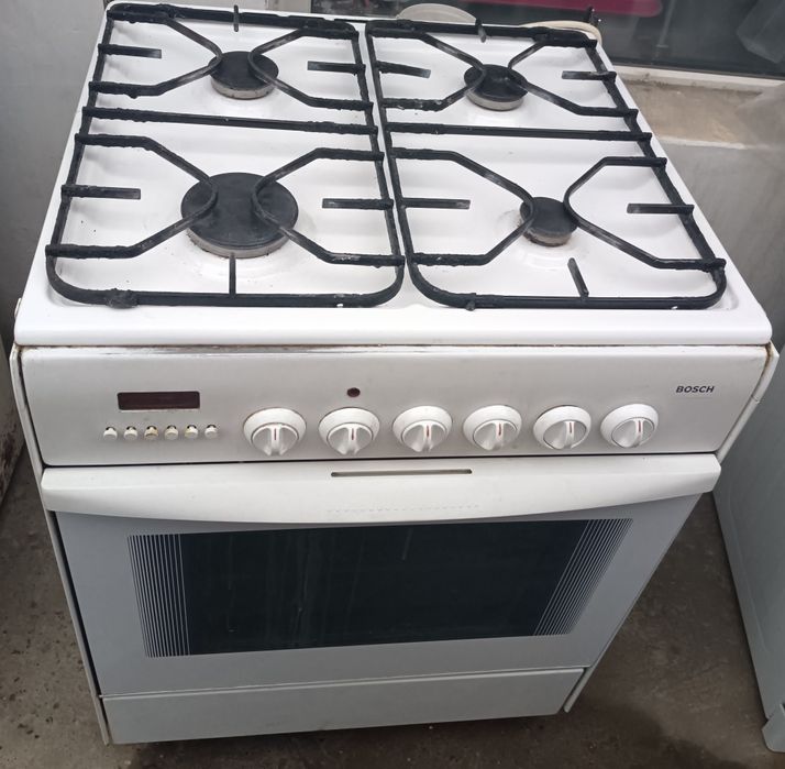 Газовую плиту продам