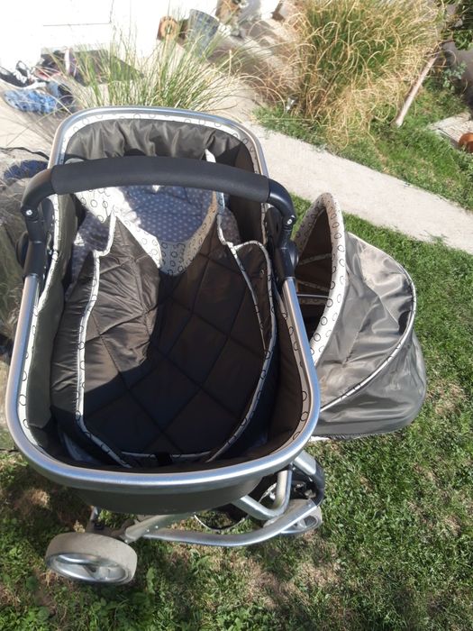 Детска количка ли