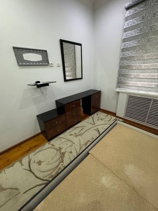 Продам трюмо, тумбы от горнитура  лак.