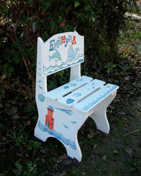 Детско рисувано дървено столче