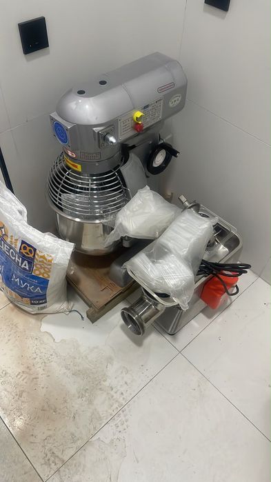 Продается тестомес, паставарка и мясорубка