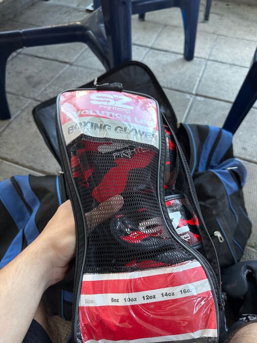 Продавам боксови ръкавици SZ Fighters 12 OZ.