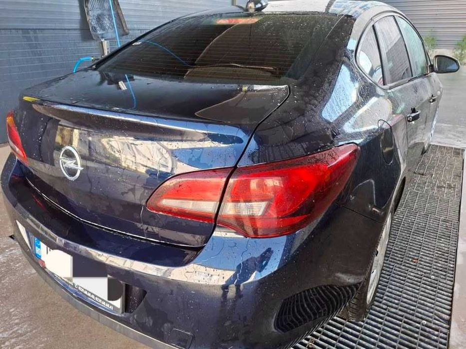 Opel Astra J motor 1,6 clasic, benzina aspirat natural, fără turbină.