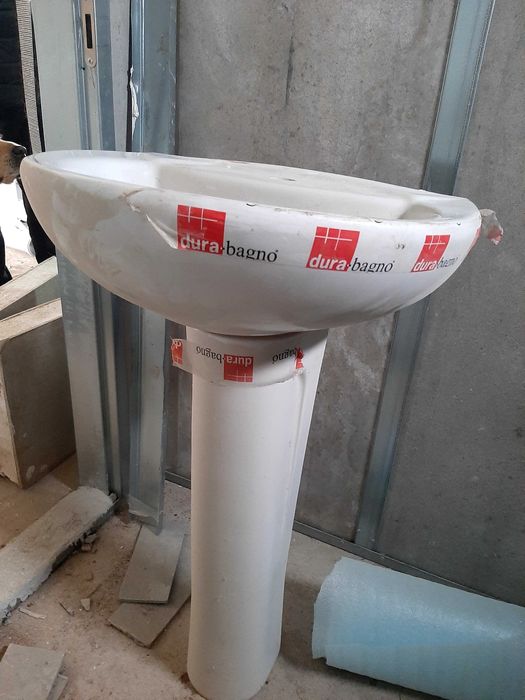 Керамична мивка за баня