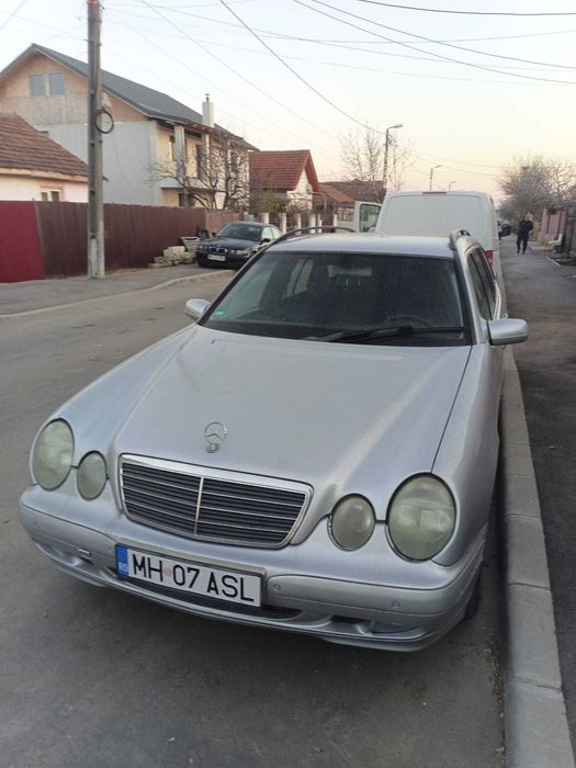 Vând Mercedes-Benz 2.0 Benzină