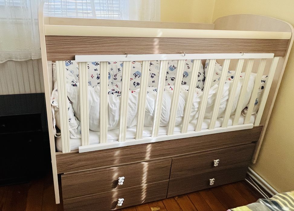 Бебешка кошара с матрак + 2 комплекта обиколници