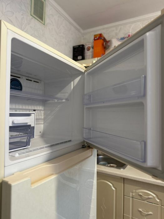 Холодильник Samsung