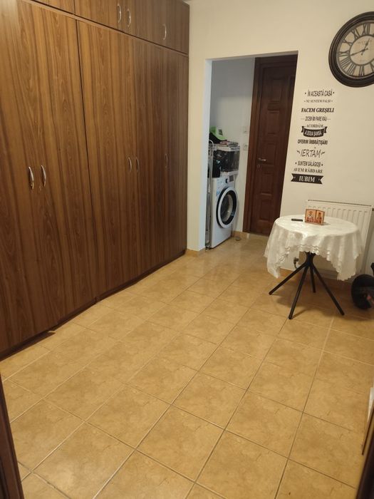 Închiriez apartament 2 camere zona Mall