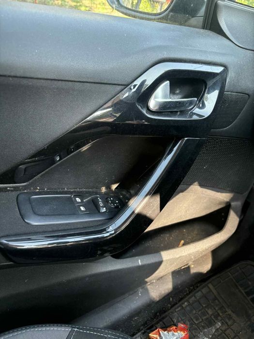 Peugeot 208/Пежо 208