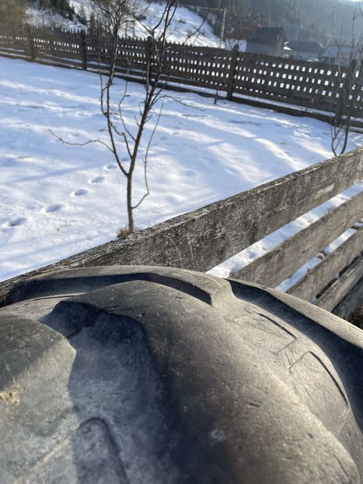 Vând cauciuc BKT 16.9-28