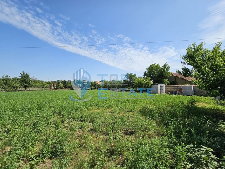 Парцел в с. Раданово подходящ за къща или ФЕЦ