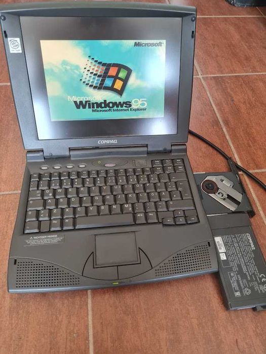 Nostalgia COMPAQ 1570D - 1998 - Windows 95