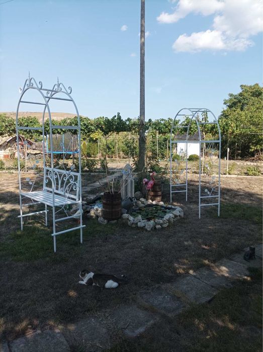 Арка със пеика за цветя