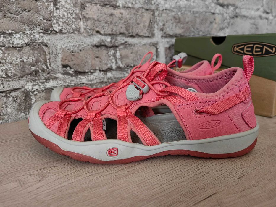 Keen MOXIE 32-33 затворени сандали