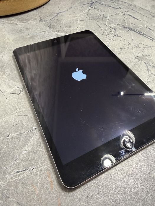 Ipad mini 2 (в идеальном рабочем состоянии)