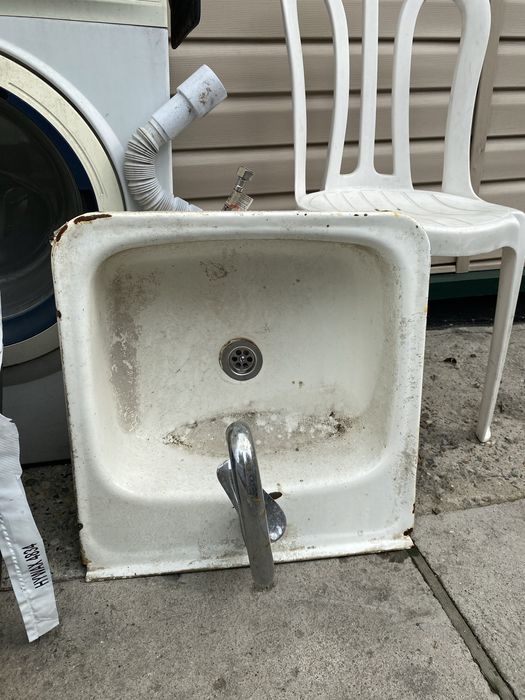 Продам раковину со смесителем