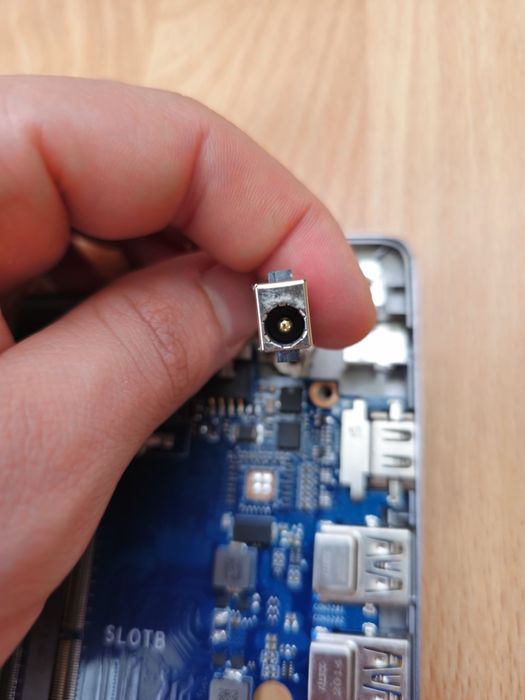 Лаптоп за части Medion E17201