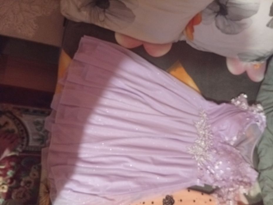 Vând două rochii pentru evenimente speciale și lenjerie noapte