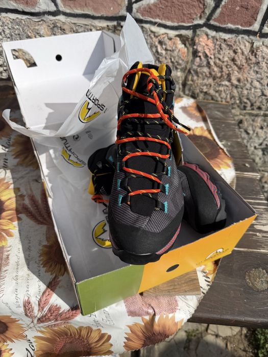 La Sportiva турситически обувки