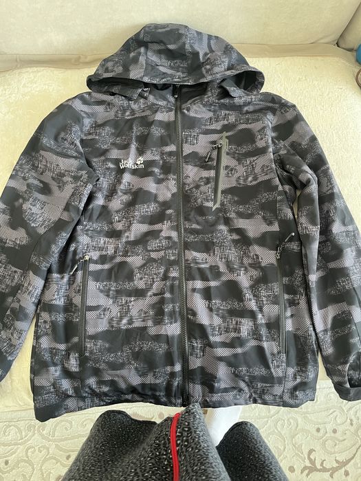 Ветровка в идеальном состоянии