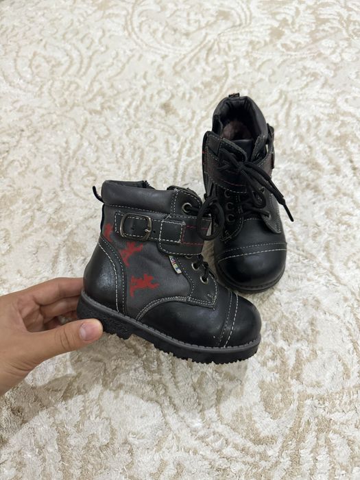 Продам детские сапоги