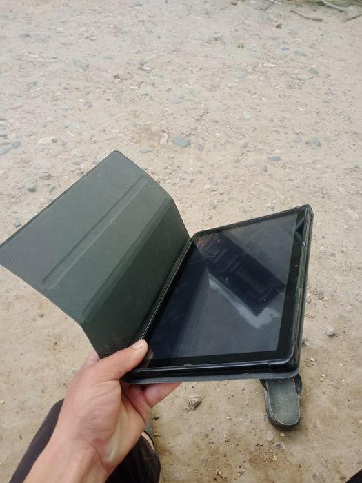 Planshet sotiladi yangi