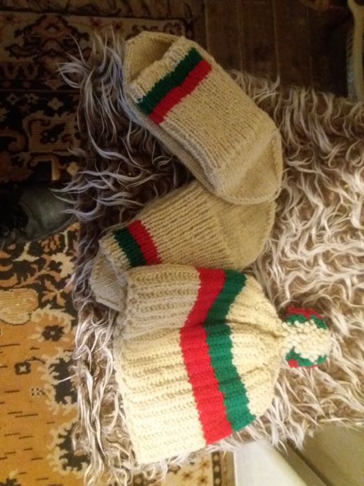 Вълнени чорапи и шапки комплект от 1чифт чорапи и 1 шапка