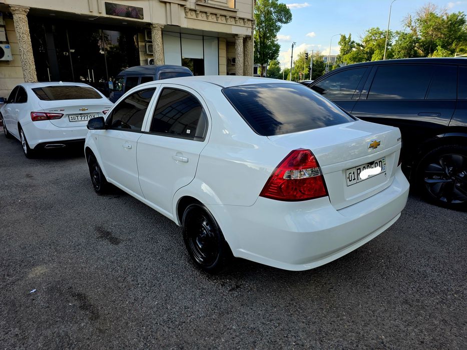 Neksa 3 2 Pazitsa Oq 2022 Yil Benzin 39000 Prabek