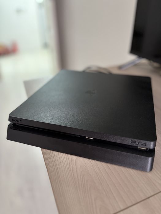 Продам PlayStation 4 Slim 1Тб