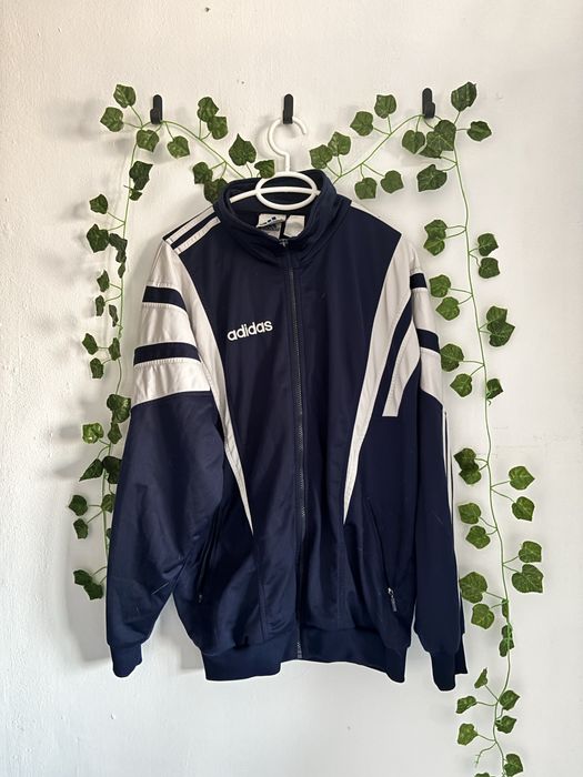 Addidas аке синьо.