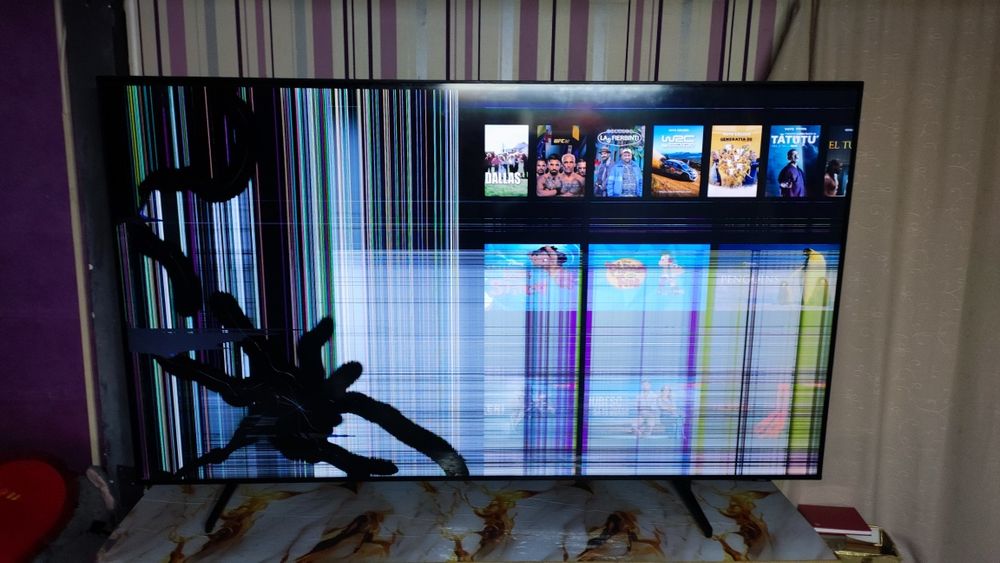 Vând Smart TV 4K ultra HD defect diagonală 189 cm